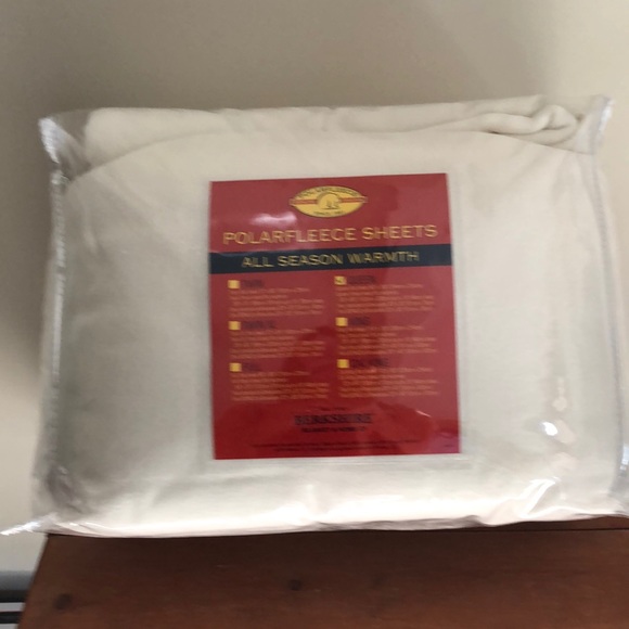 Berkshire Other - NIP-Polar Fleece Queen sheets